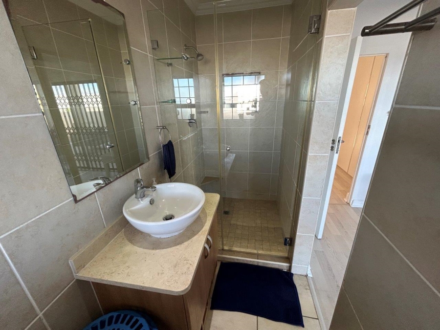 9 Bedroom Property for Sale in Wavecrest Eastern Cape